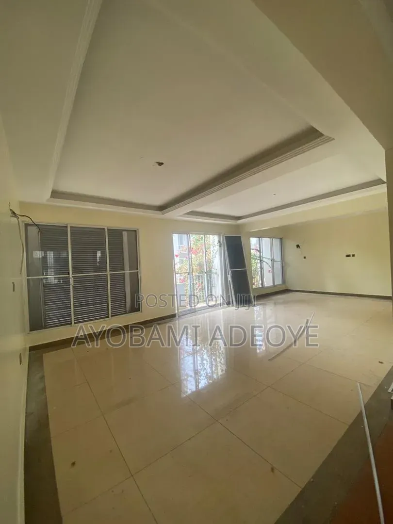 4bdrm Duplex in Bourdillon for rent