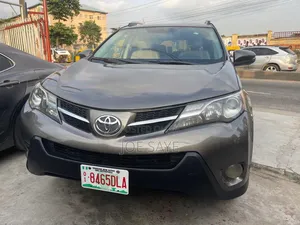 Toyota RAV4 XLE 4dr SUV AWD (2.5L 4cyl 6A) 2014 Brown