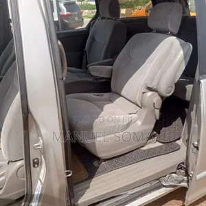 Toyota Sienna 2004 Silver