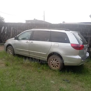 Toyota Sienna 2004 Silver