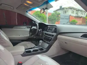 Hyundai Sonata SE 4dr Sedan (2.4L 4cyl 6A) 2015 White