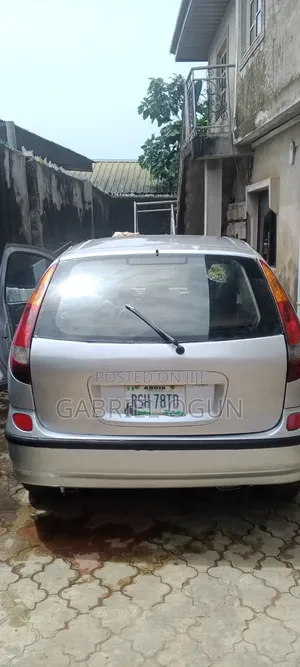 Nissan Almera Tino 2002 Silver