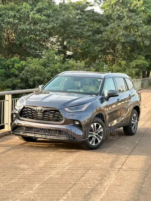 Toyota Highlander XLE 2022 Gray