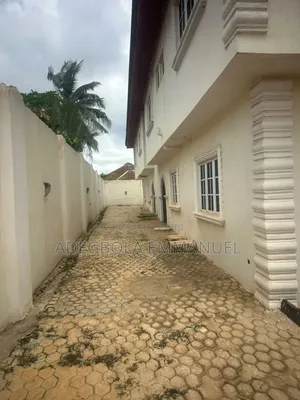5bdrm Duplex in Akingbade Gbagi, Alakia for rent