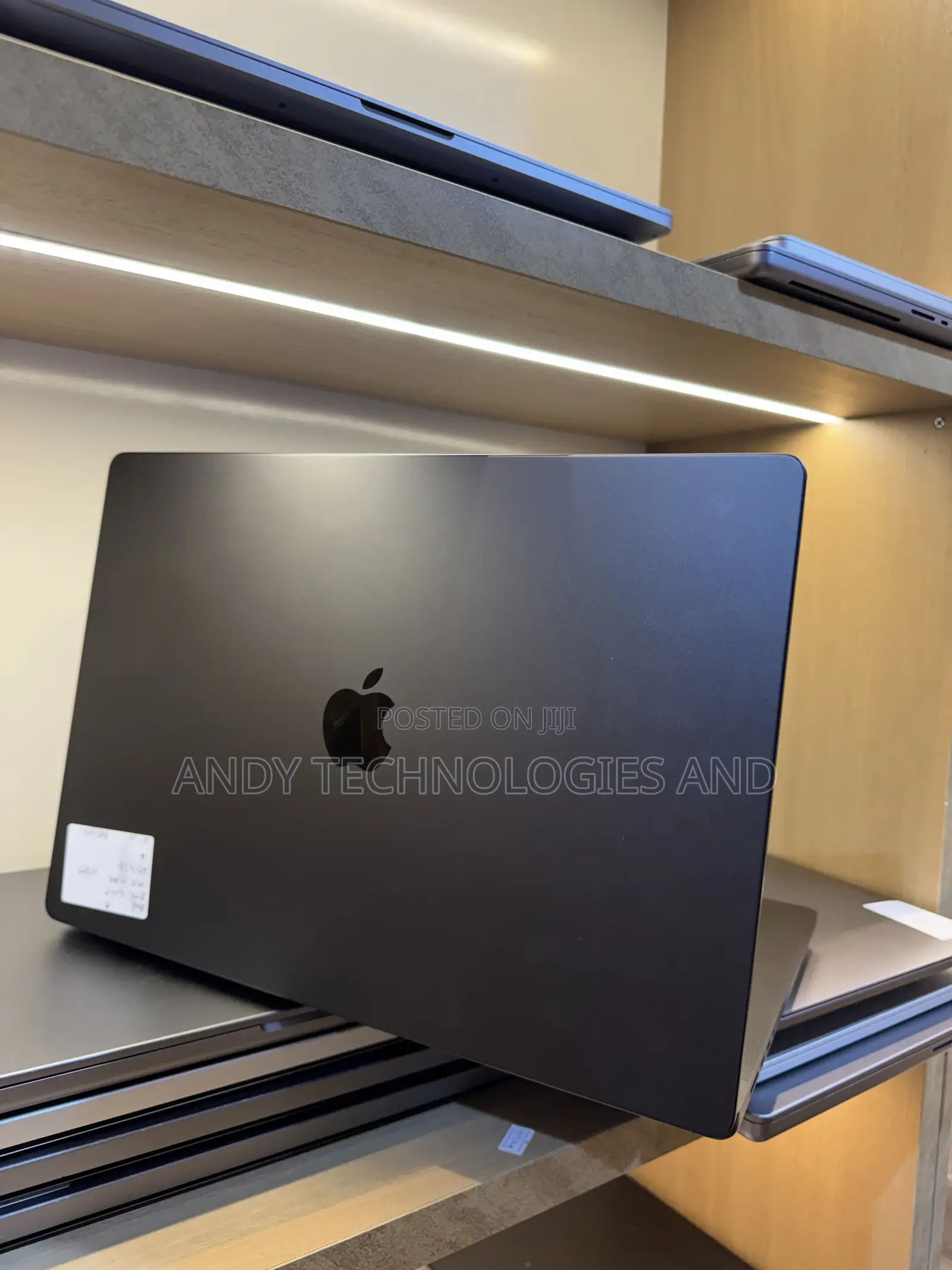Laptop Apple MacBook Pro 2026 M5 Max 64GB Apple M5 Max SSD 2T