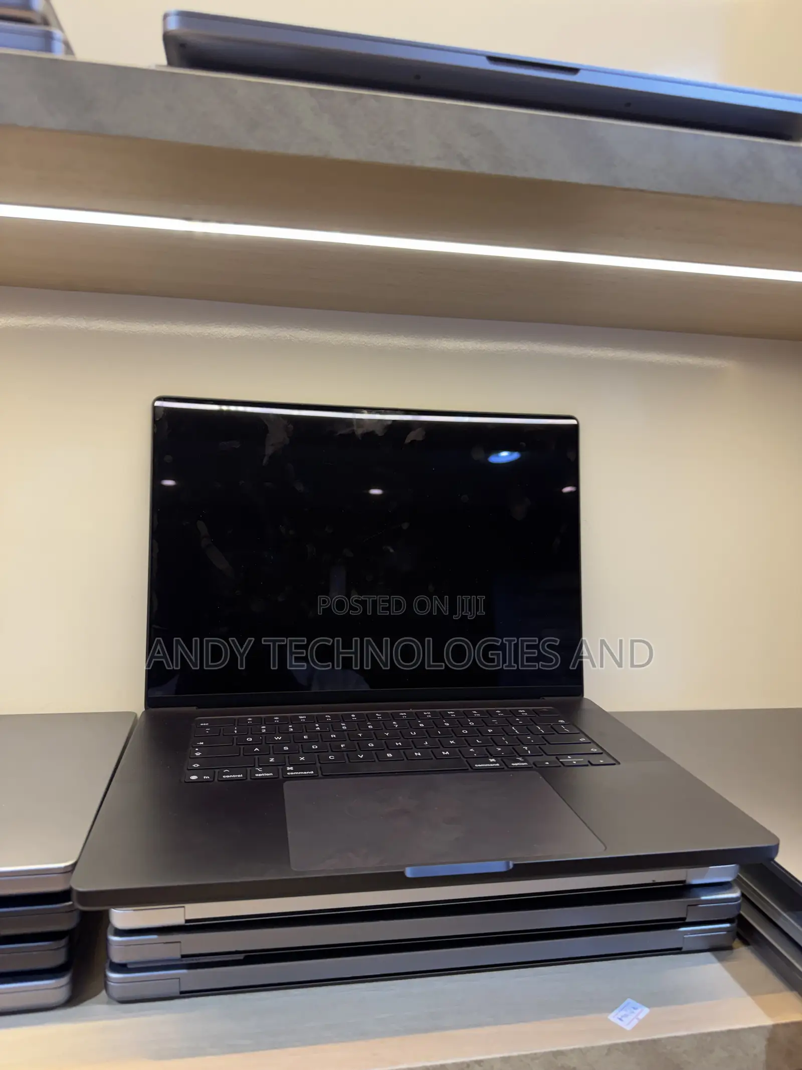 Laptop Apple MacBook Pro 2026 M5 Max 64GB Apple M5 Max SSD 2T
