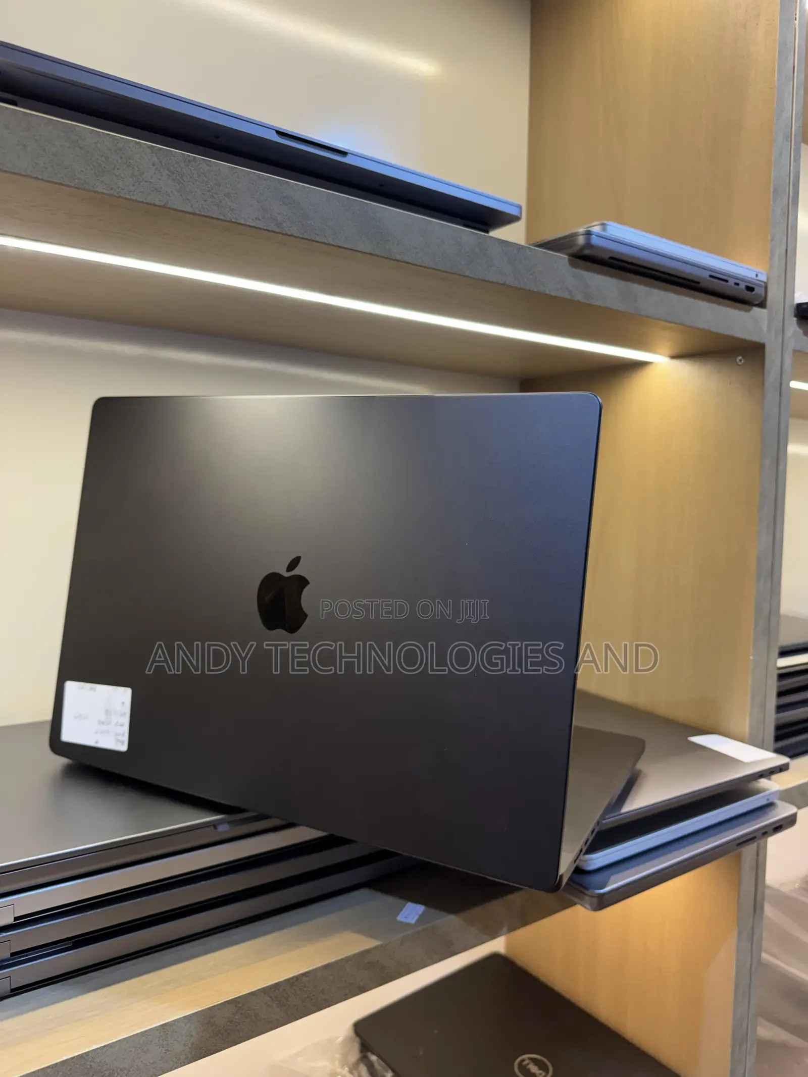 Laptop Apple MacBook Pro 2026 M5 Max 64GB Apple M5 Max SSD 2T