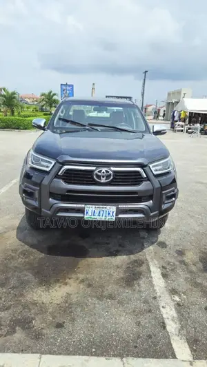 Toyota Hilux 2013 Black