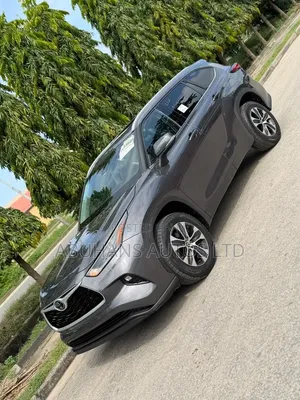 Toyota Highlander XLE 2022 Gray