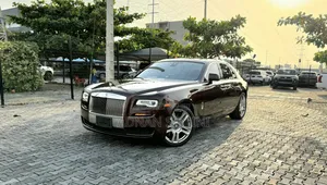 Rolls-Royce Ghost Base EWB 2017 Maroon