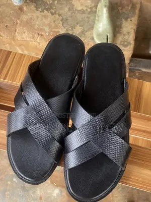 Interwoven Pure Leather Black Pam Slippers , Size 42.
