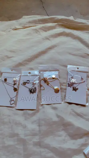 It's a Three-in-One Necklace