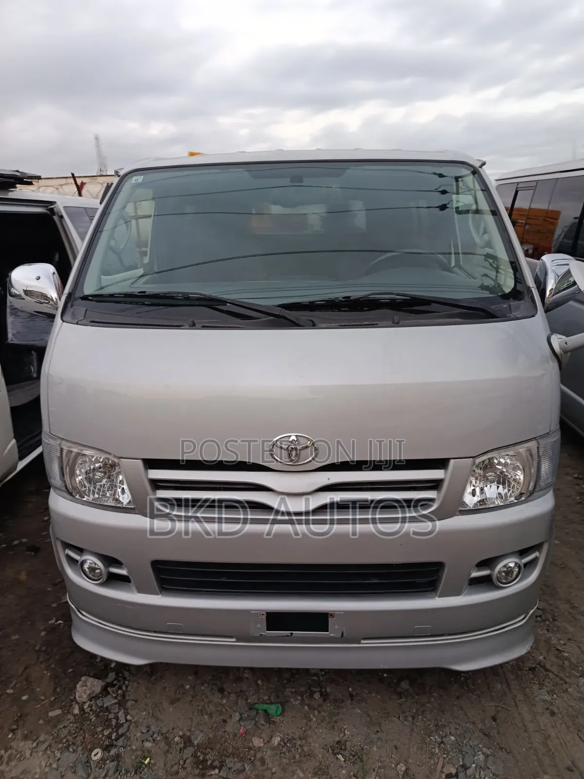 Toyota HiAce 2012 Silver