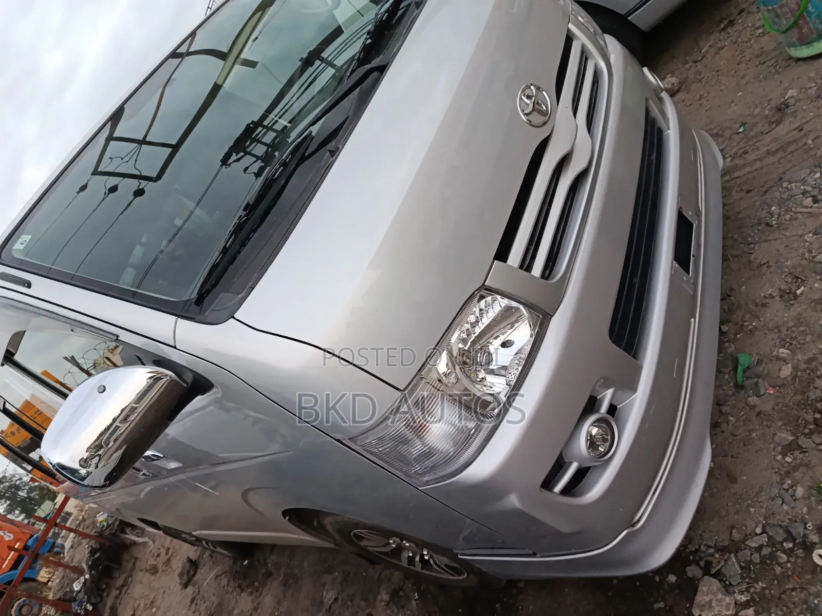 Toyota HiAce 2012 Silver