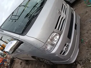 Toyota HiAce 2012 Silver