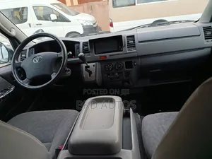 Toyota HiAce 2012 Silver