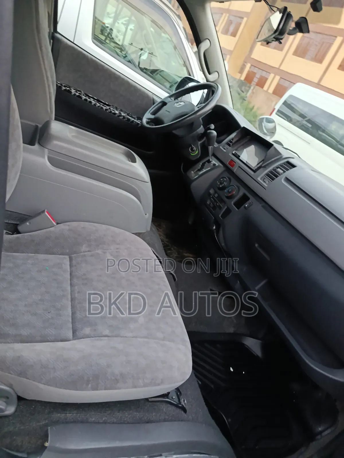 Toyota HiAce 2012 Silver