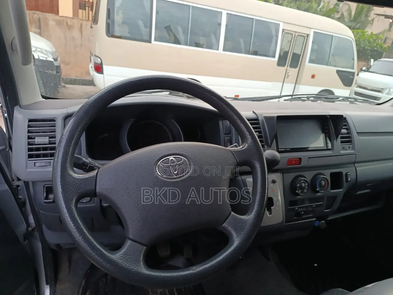 Toyota HiAce 2012 Silver