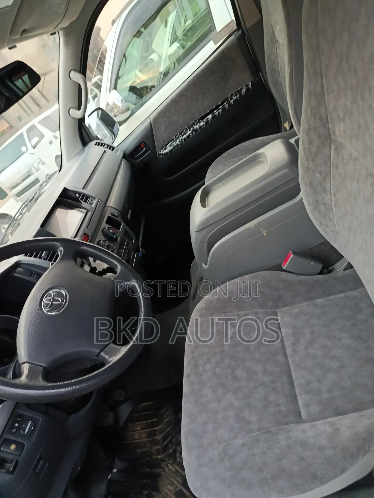 Toyota HiAce 2012 Silver