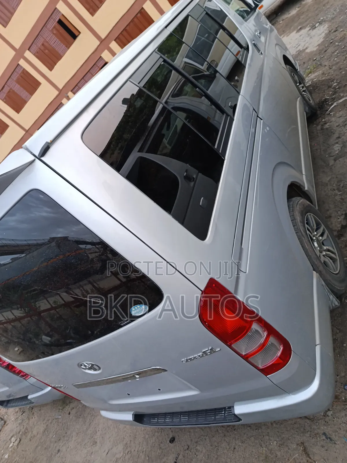 Toyota HiAce 2012 Silver
