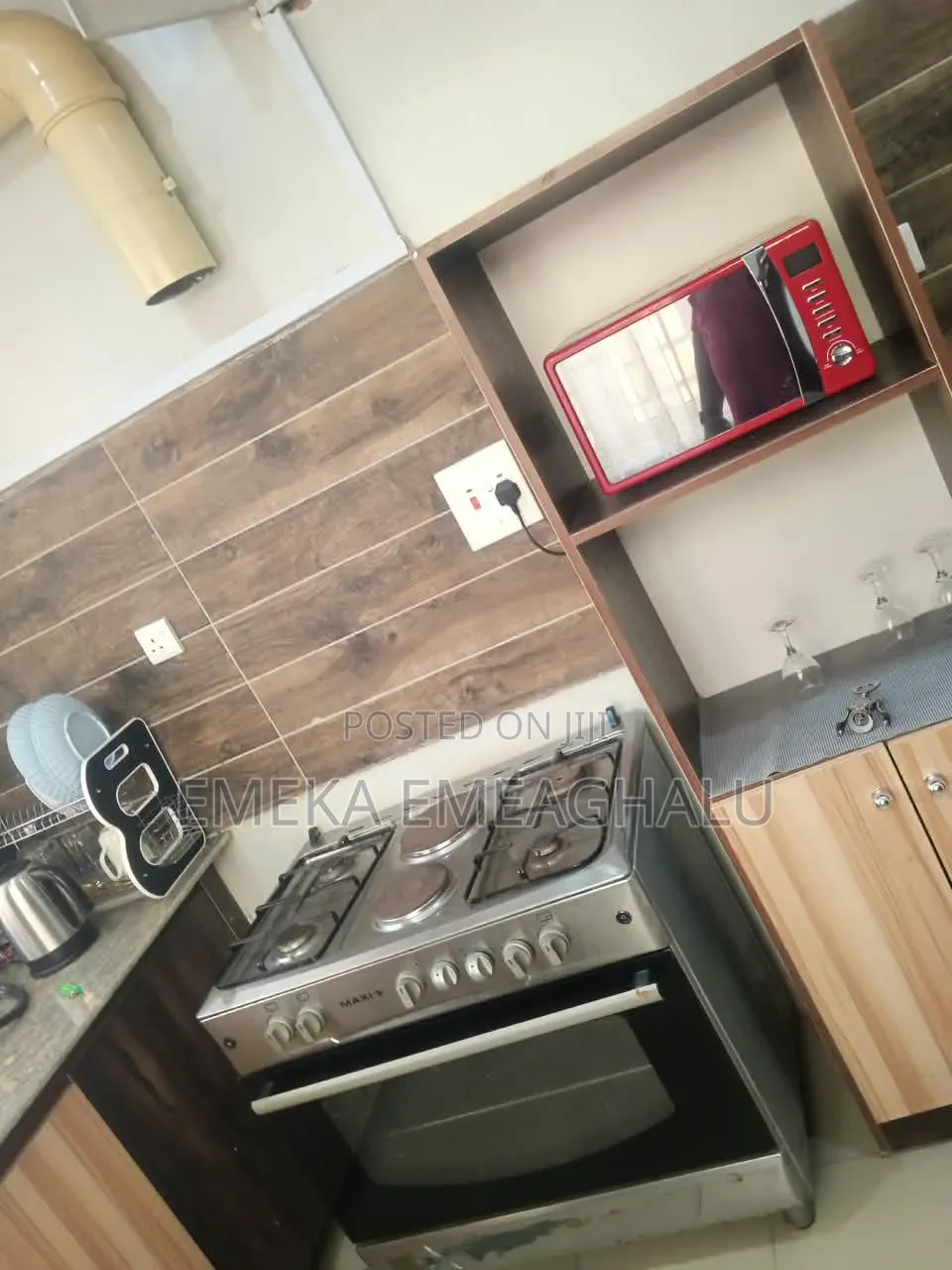 Sharp 3 Bedroom Apartment (Separate Staircase)
