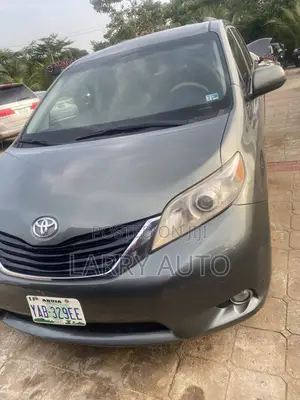 Toyota Sienna 2012 Gray