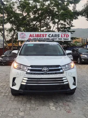 Toyota Highlander XLE 4x4 V6 (3.5L 6cyl 8A) 2018 White