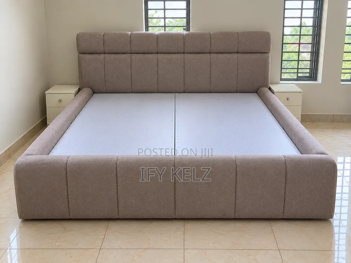 Complete Bed, Mattress and 2 Side Drawals