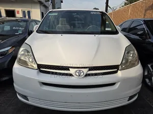 Toyota Sienna LE FWD 2006 White
