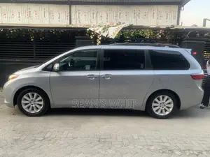 Toyota Sienna 2015 Silver