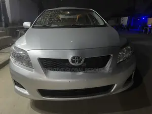 Toyota Corolla LE 4dr Sedan (1.8L 4cyl 4A) 2010 Silver