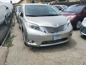 Toyota Sienna XLE Premium 7-Passenger 4dr Minivan AWD (3.5L 6cyl 6A)
