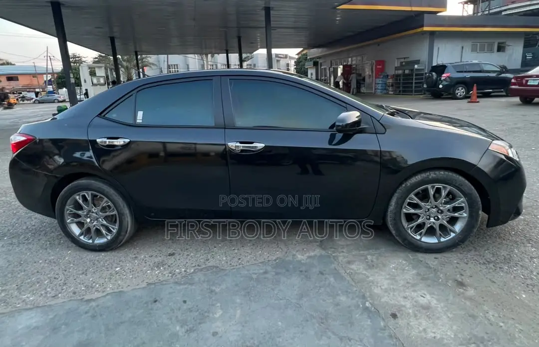 Toyota Corolla 2015 Black