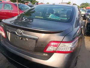 Toyota Camry SE 4dr Sedan (2.5L 4cyl 6AM) 2010 Gray