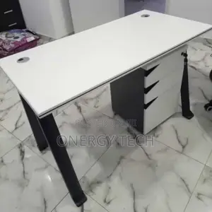 Modern Office Desk With 3 Movable Drawers