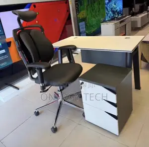 Modern Office Desk With 3 Movable Drawers