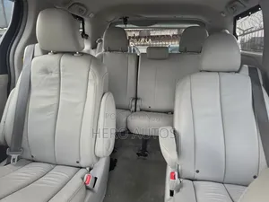 Toyota Sienna XLE AWD 7-Passenger 2013 Burgundy