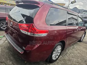 Toyota Sienna XLE AWD 7-Passenger 2013 Burgundy
