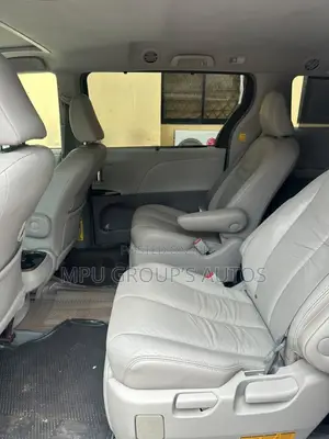 Toyota Sienna 2012 Silver