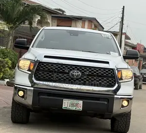 Toyota Tundra 2021 White