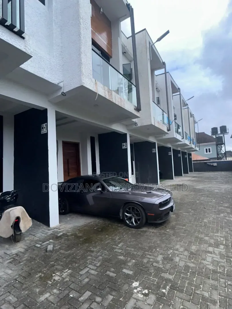 4bdrm Duplex in Off Lekki-Epe Expressway for rent