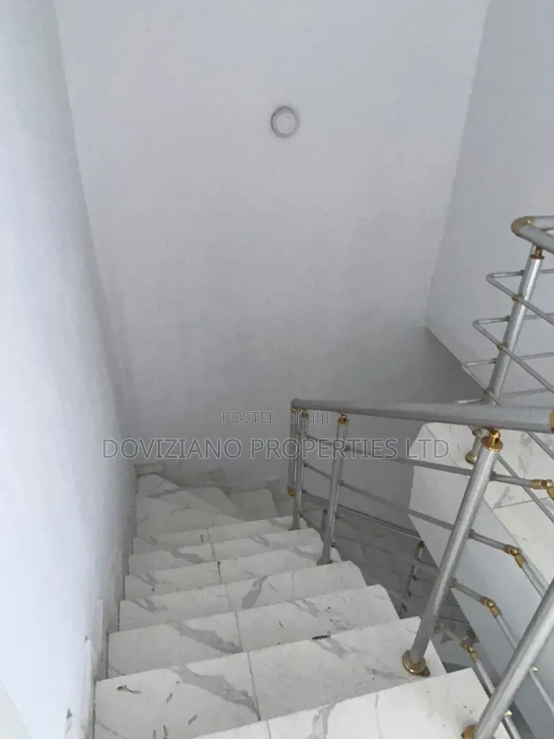 4bdrm Duplex in Off Lekki-Epe Expressway for rent
