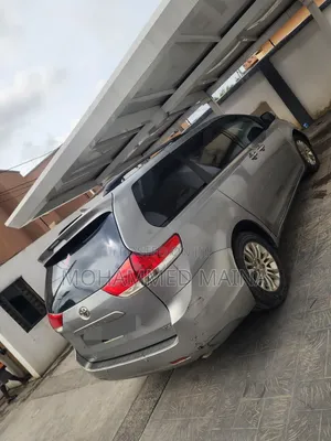 Toyota Sienna 2012 Silver
