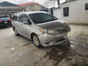 Toyota Sienna 2012 Silver