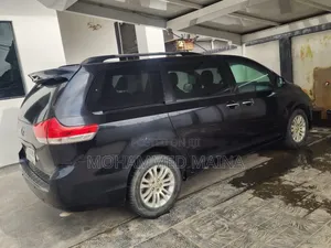 Toyota Sienna 2014 Black