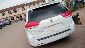 Toyota Sienna 2012 White