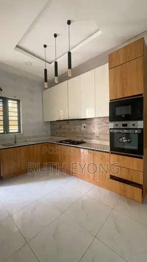 2bdrm Apartment in Lekki Phase 2 for rent