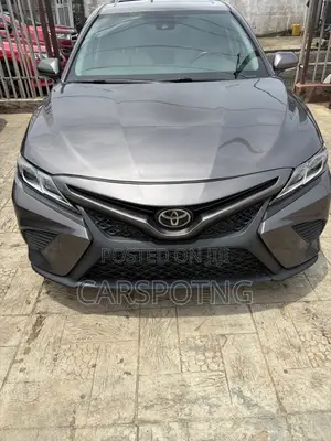 Toyota Camry SE FWD (2.5L 4cyl 8AM) 2018 Gray