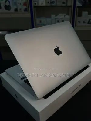 Laptop Apple MacBook Pro 2022 M2 8GB Apple M2 SSD 256GB