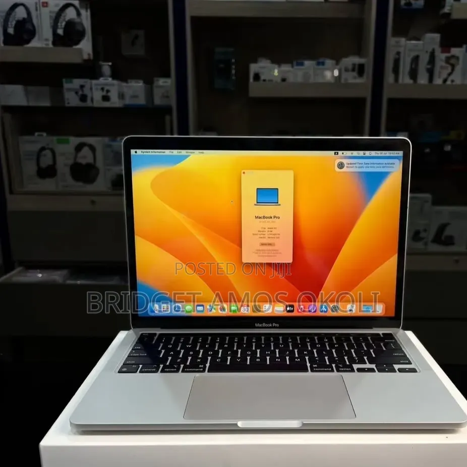 Laptop Apple MacBook Pro 2022 M2 8GB Apple M2 SSD 256GB